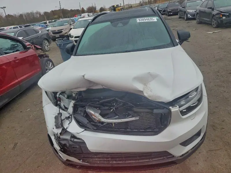 2021 VOLVO XC40 T5 R-DESIGN  