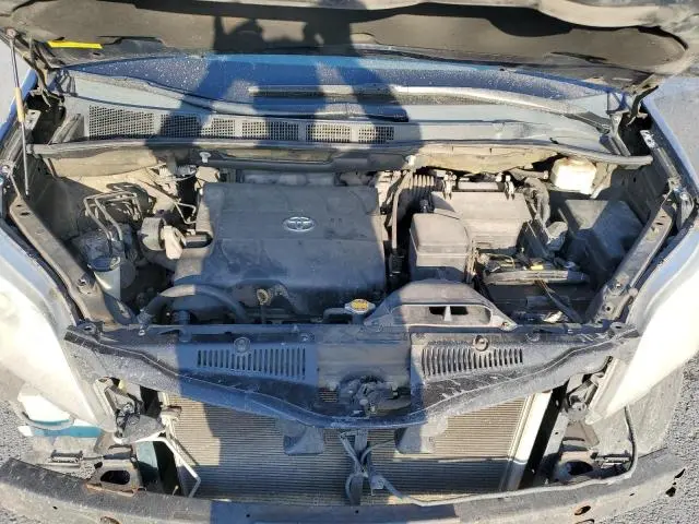 2011 TOYOTA SIENNA LE  