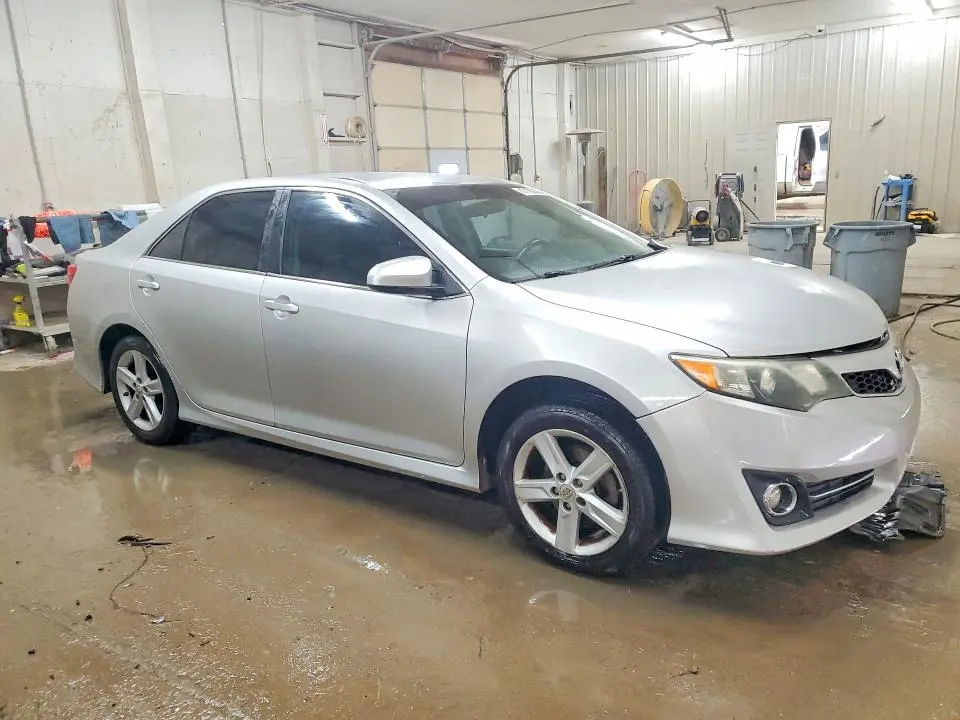2013 TOYOTA CAMRY SE  