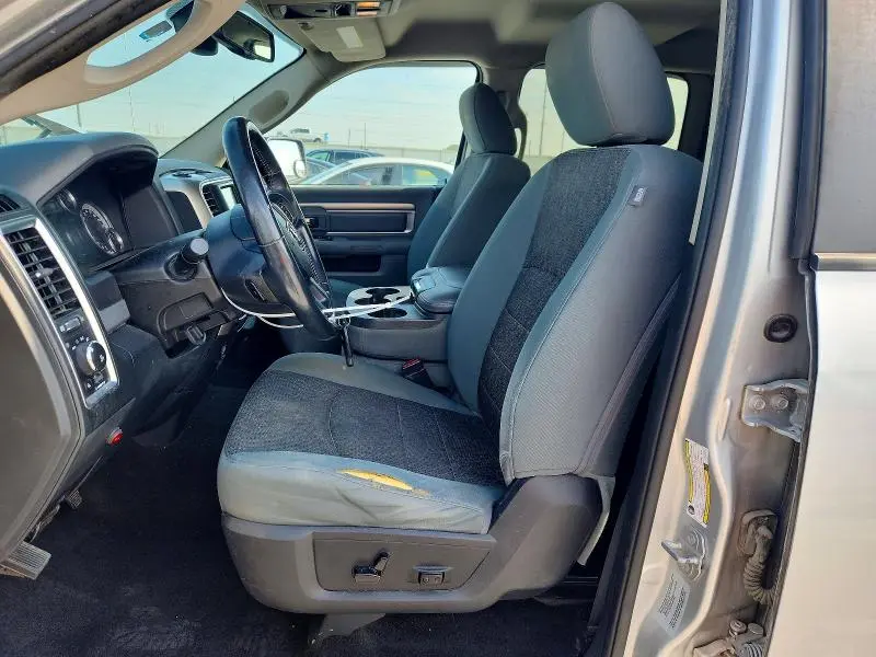 2016 RAM 1500 SLT  