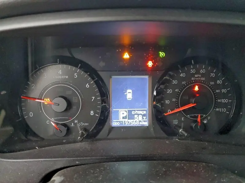 2017 TOYOTA SIENNA LE  