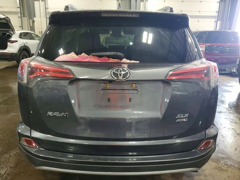 2018 TOYOTA RAV4 XLE  