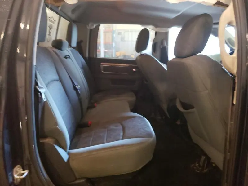 2016 RAM 1500 SLT  