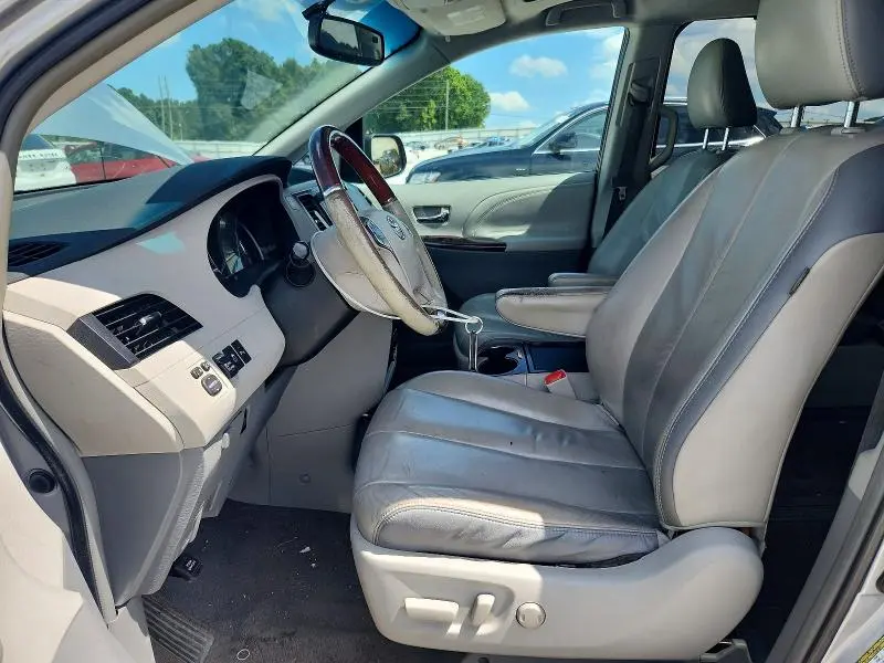 2011 TOYOTA SIENNA LIMITED 7-PASSENGER  