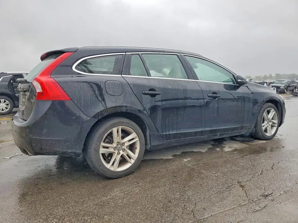 2015 VOLVO V60 PREMIER+  