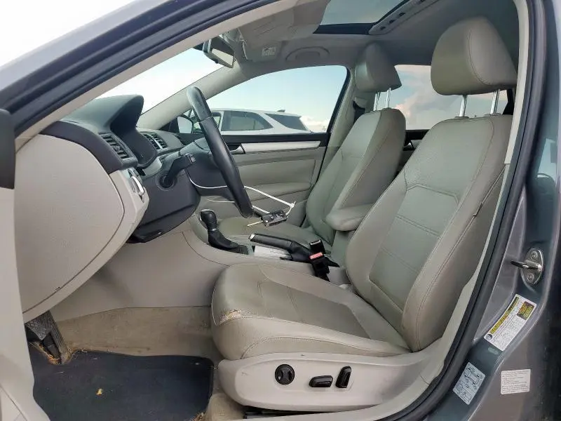 2012 VOLKSWAGEN PASSAT SE  