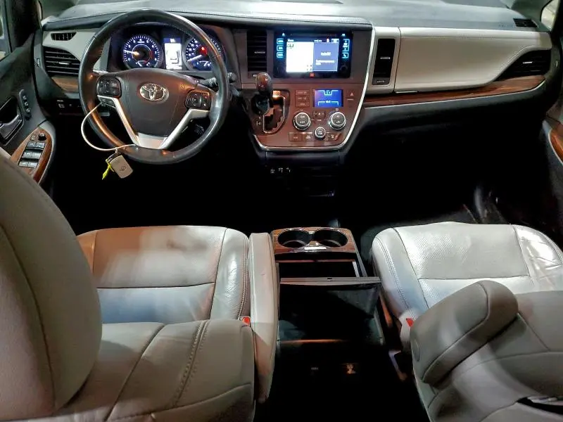 2016 TOYOTA SIENNA XLE  