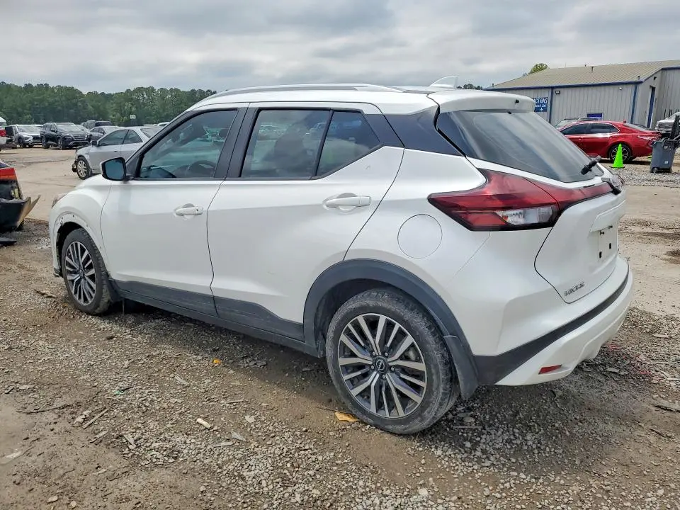2022 NISSAN KICKS SV  