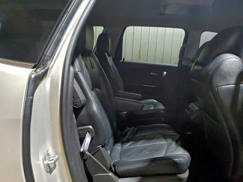 2011 CHEVROLET TRAVERSE LT  