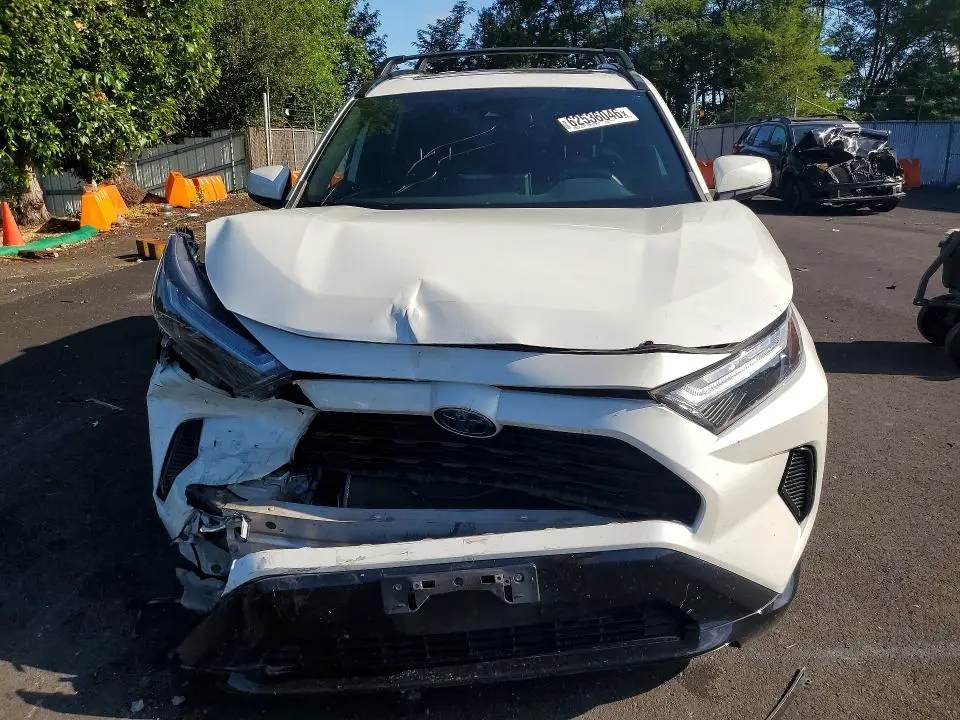 2022 TOYOTA RAV4 SE  