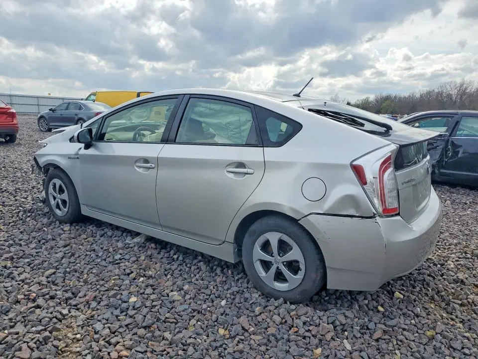 2013 TOYOTA PRIUS TWO  