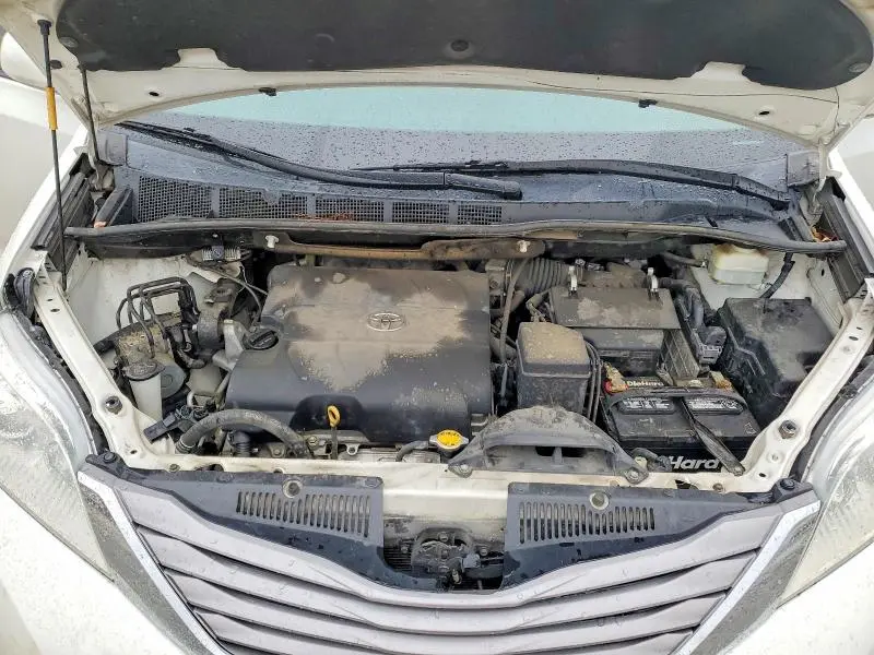 2015 TOYOTA SIENNA XLE 8-PASSENGER  