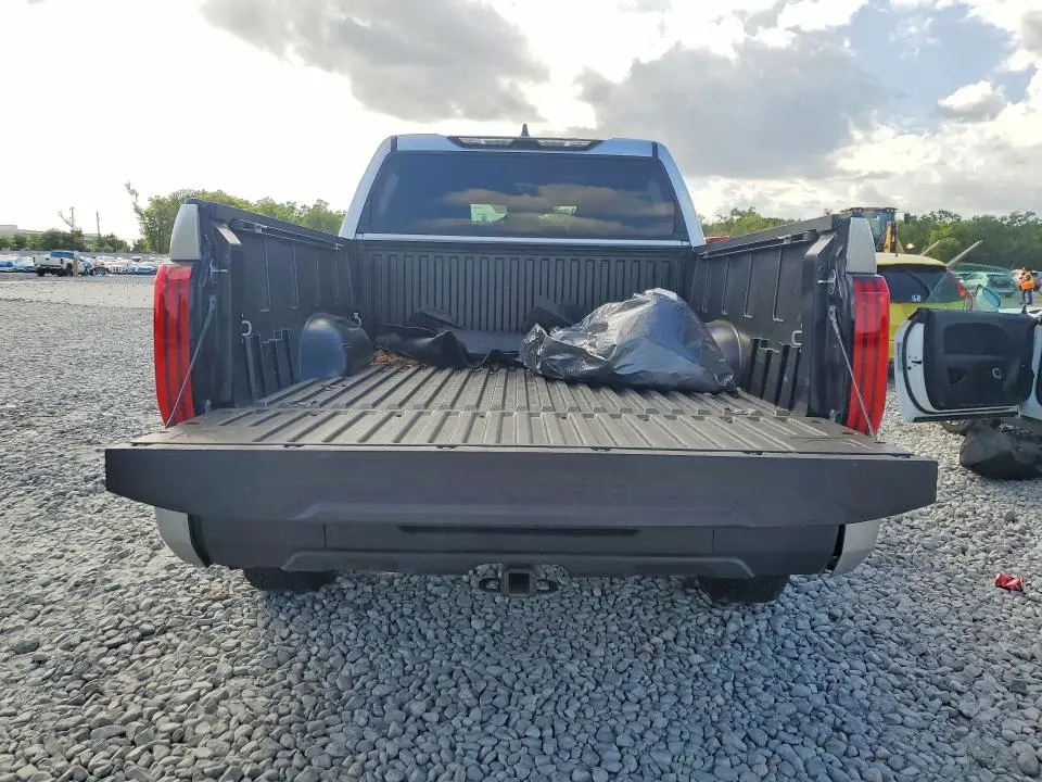 2025 TOYOTA TUNDRA SR  