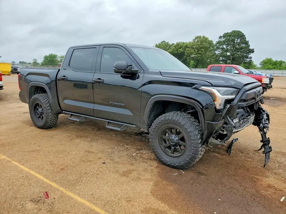 2025 TOYOTA TUNDRA SR5  
