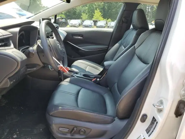 2020 TOYOTA COROLLA XLE  