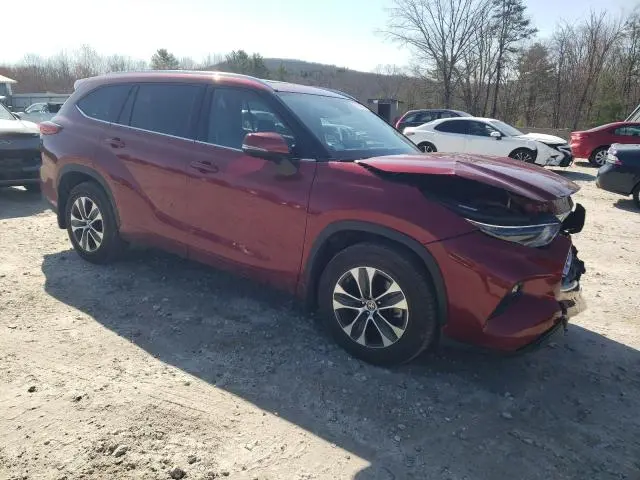 2021 TOYOTA HIGHLANDER XLE  