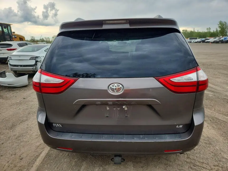 2016 TOYOTA SIENNA LE  