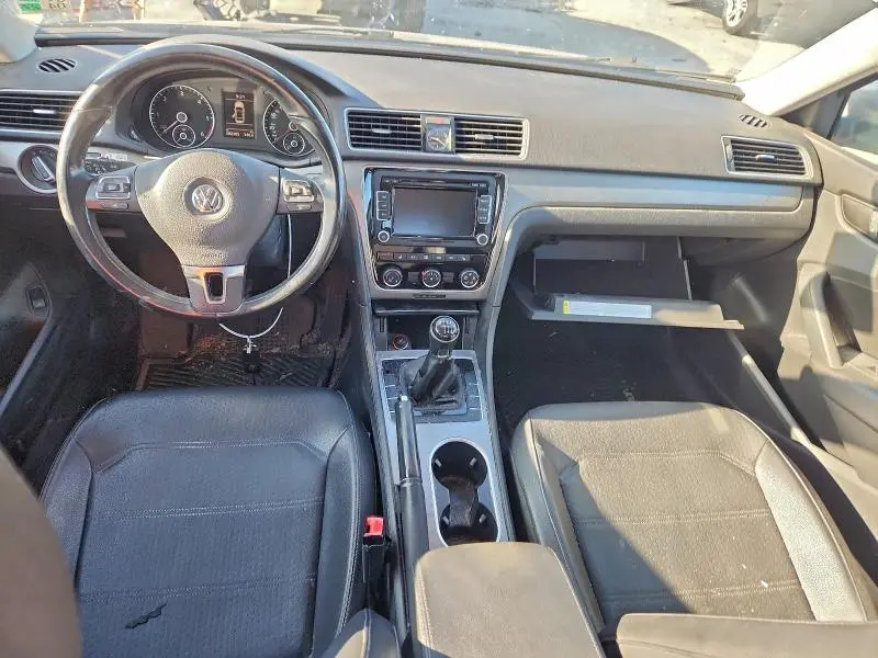 2015 VOLKSWAGEN PASSAT SE  
