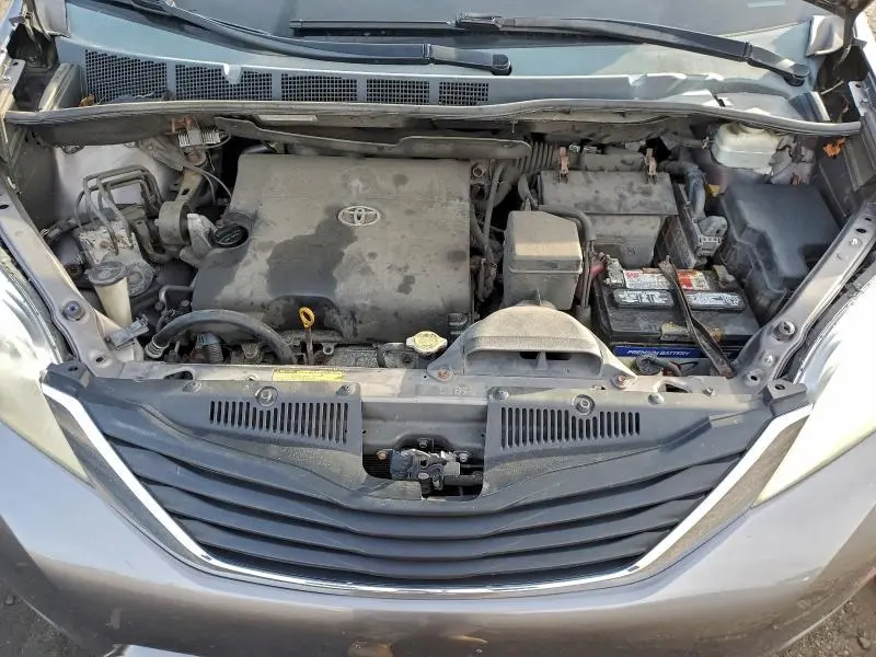 2011 TOYOTA SIENNA LE 8-PASSENGER  