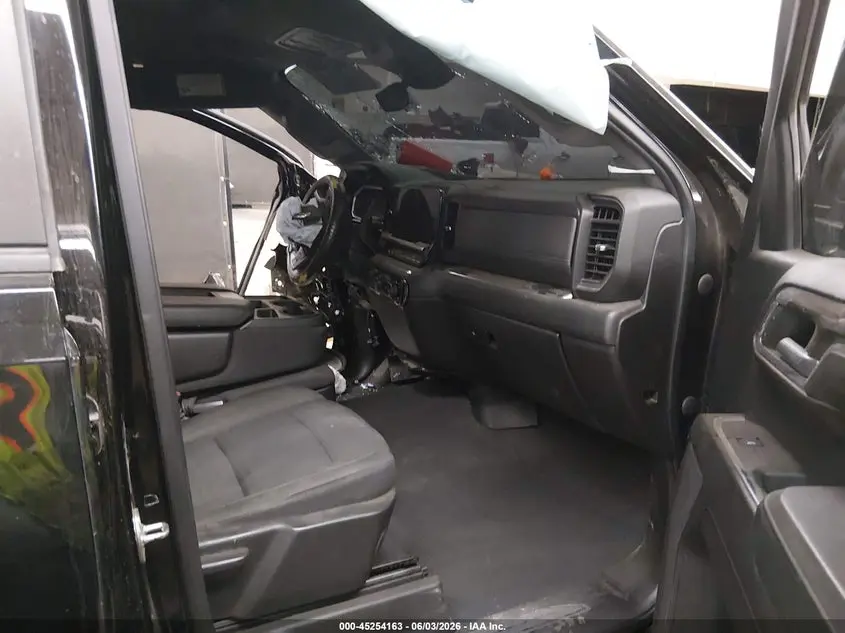 2023 CHEVROLET SILVERADO 1500 4WD  STANDARD BED LT
