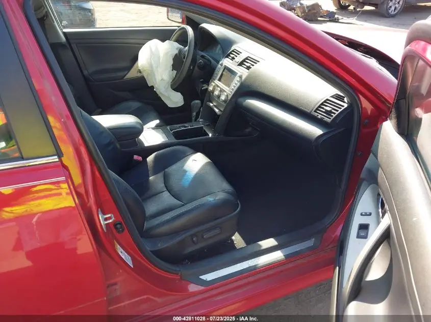 2011 TOYOTA CAMRY SE V6