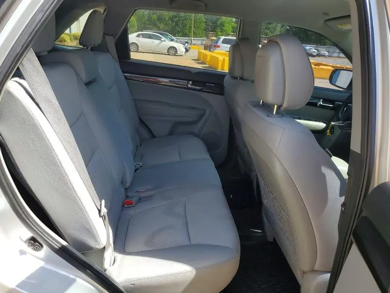2011 KIA SORENTO LX  