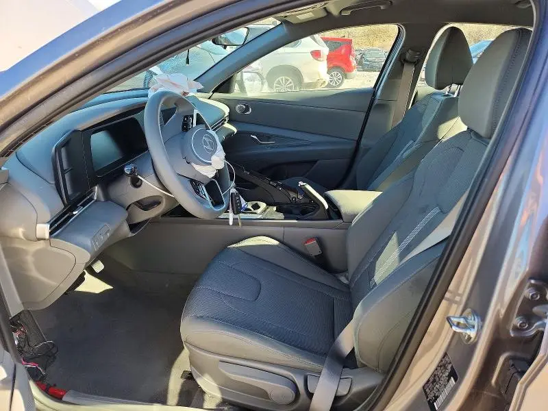 2024 HYUNDAI ELANTRA SE  