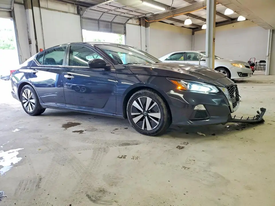 2022 NISSAN ALTIMA SV  