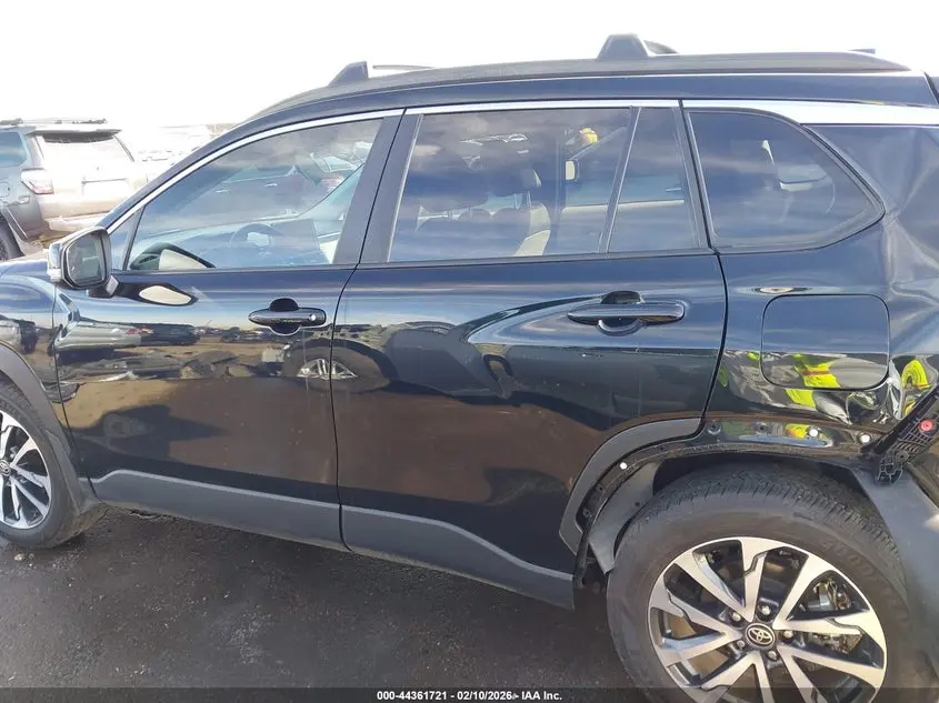 2024 TOYOTA COROLLA CROSS XLE