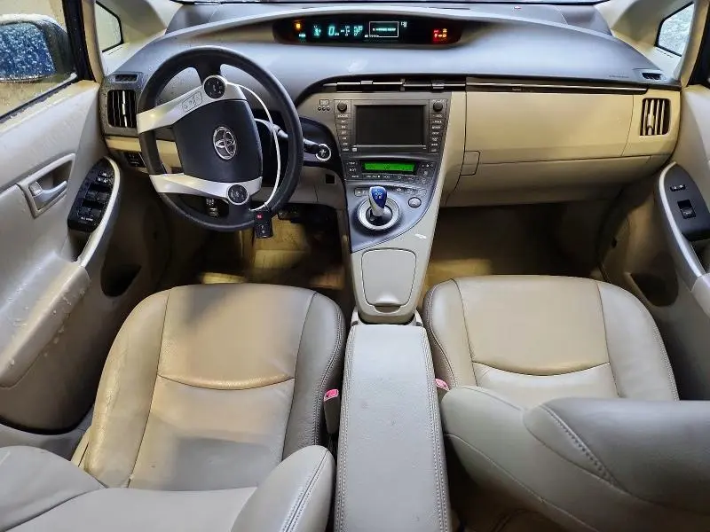 2010 TOYOTA PRIUS III  