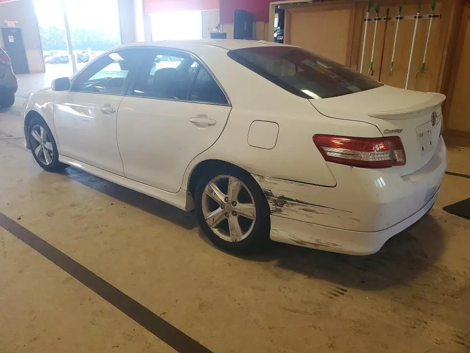 2011 TOYOTA CAMRY SE  