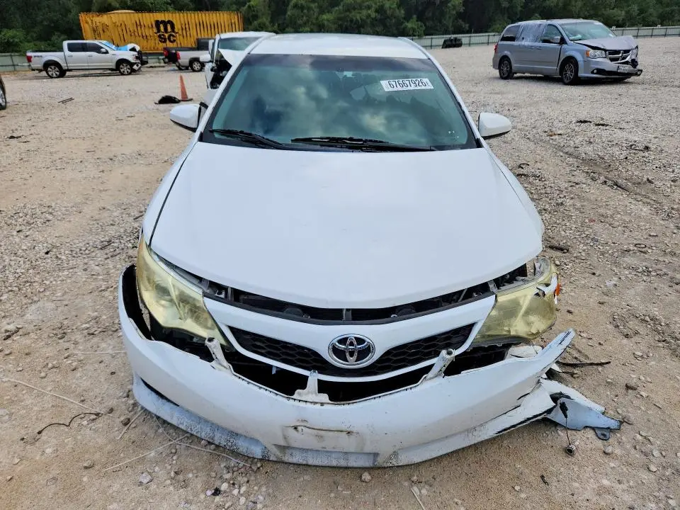 2014 TOYOTA CAMRY SE  