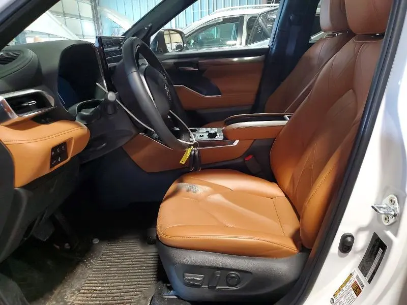 2025 TOYOTA HIGHLANDER PLATINUM  