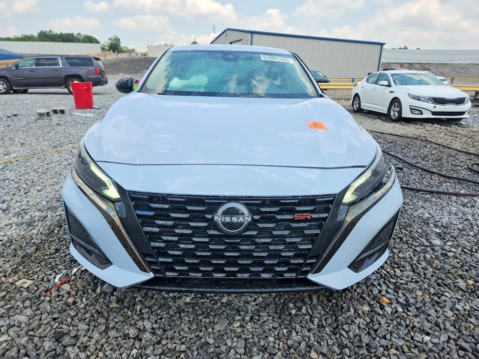 2023 NISSAN ALTIMA SR  