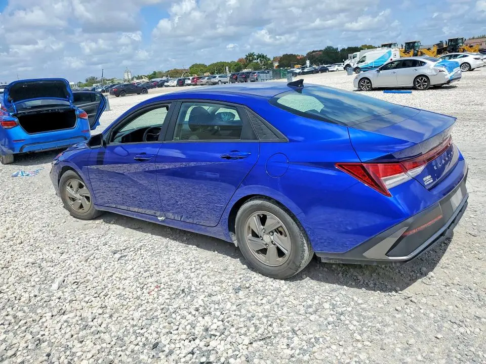 2024 HYUNDAI ELANTRA SE  