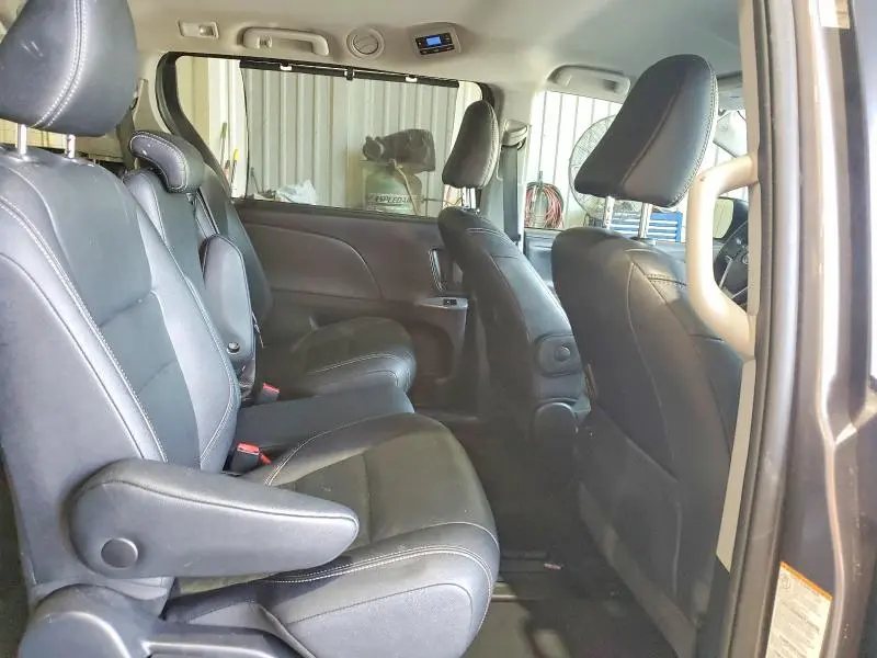 2020 TOYOTA SIENNA SE 8-PASSENGER  
