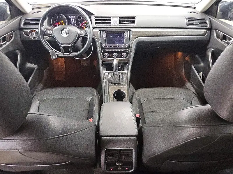2016 VOLKSWAGEN PASSAT SE  
