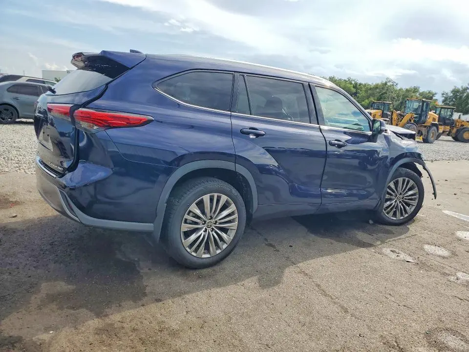 2022 TOYOTA HIGHLANDER PLATINUM  