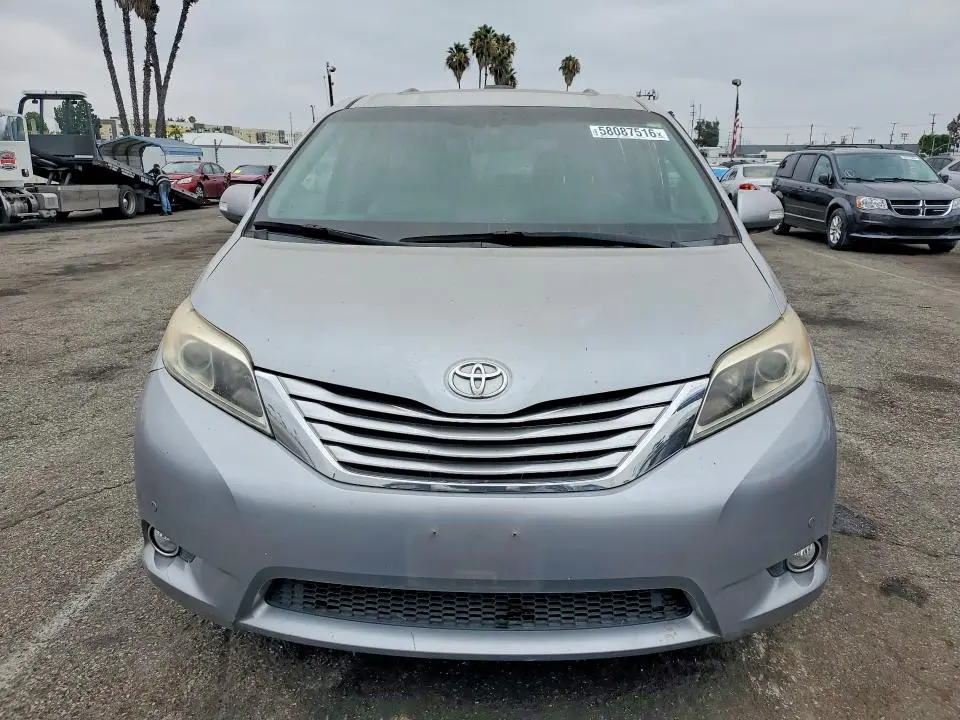 2015 TOYOTA SIENNA LIMITED PREMIUM 7-PASSENGER  