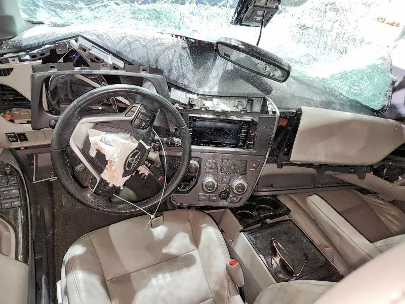 2019 TOYOTA SIENNA XLE 8-PASSENGER  