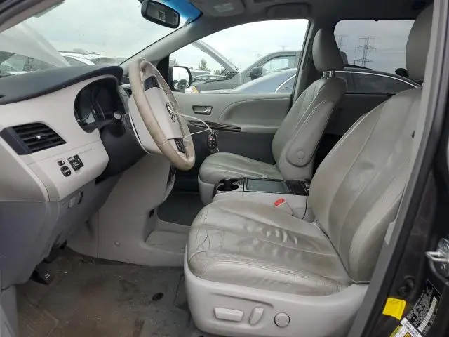 2013 TOYOTA SIENNA XLE  