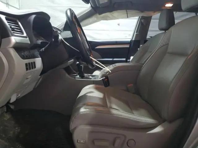 2018 TOYOTA HIGHLANDER SE  