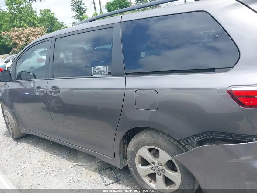 2019 TOYOTA SIENNA LE 8 PASSENGER