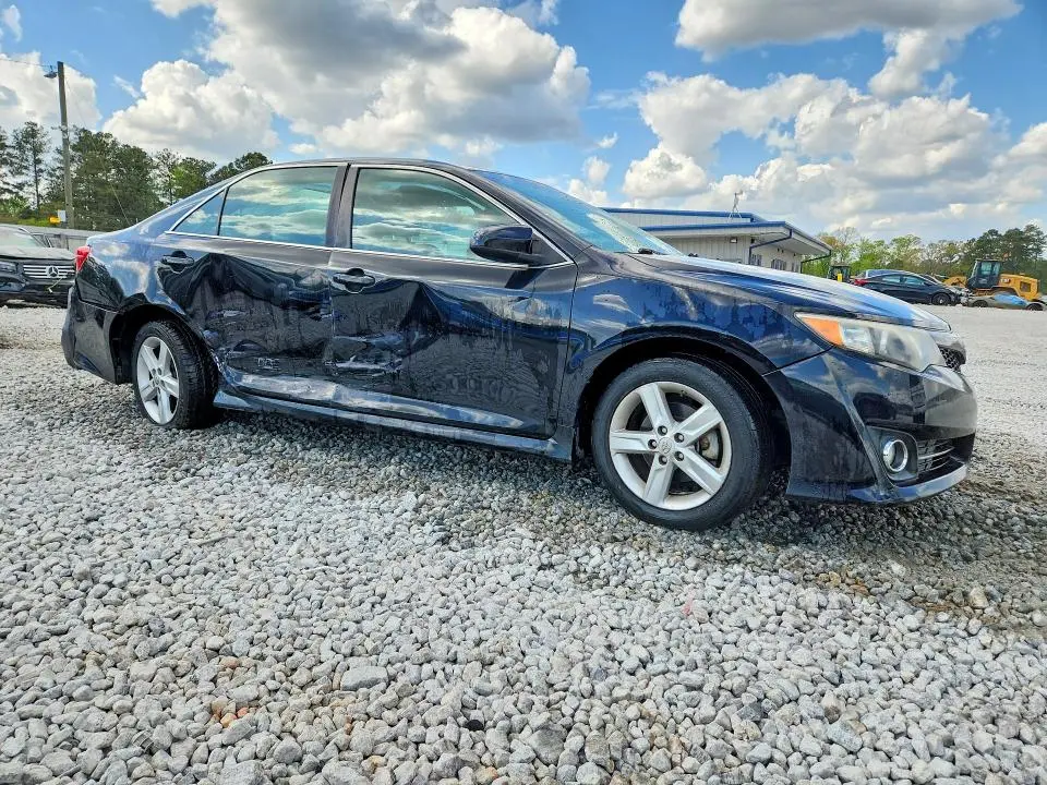 2014 TOYOTA CAMRY SE  