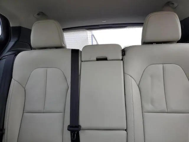 2019 VOLVO XC40 T5 MOMENTUM  