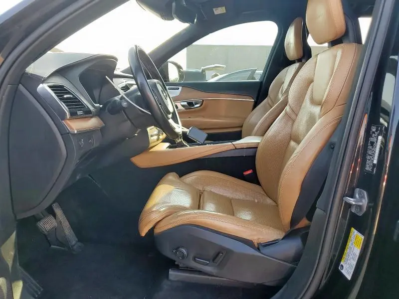 2016 VOLVO XC90 T6  