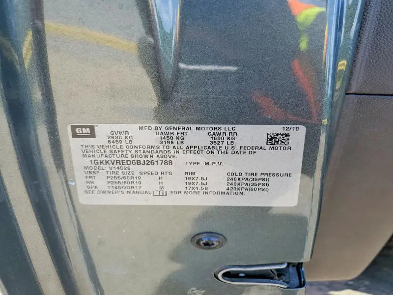 2011 GMC ACADIA SLT-1  