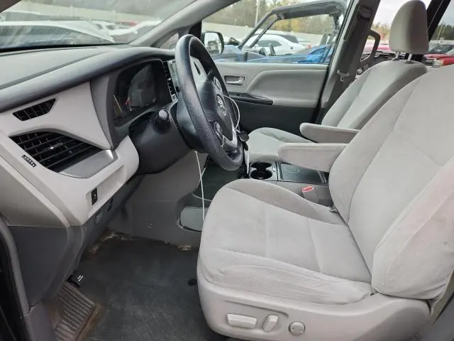 2016 TOYOTA SIENNA LE  
