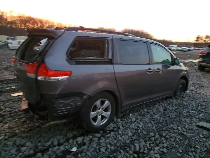 2011 TOYOTA SIENNA LE  
