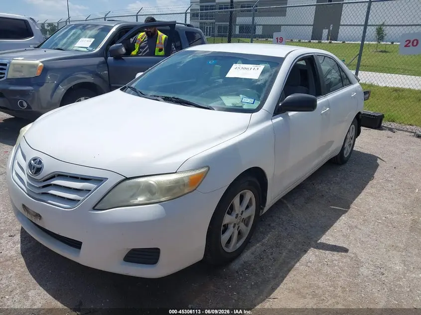 2011 TOYOTA CAMRY LE
